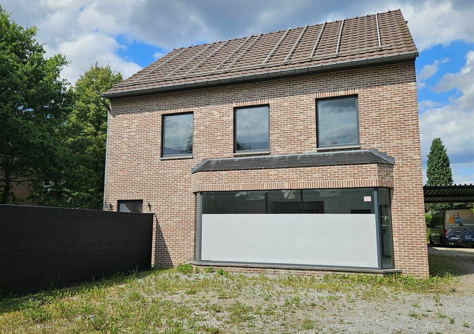 Handelspand met woonst te huur in GENK