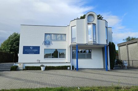 Handelspand met woonst te koop in GENK